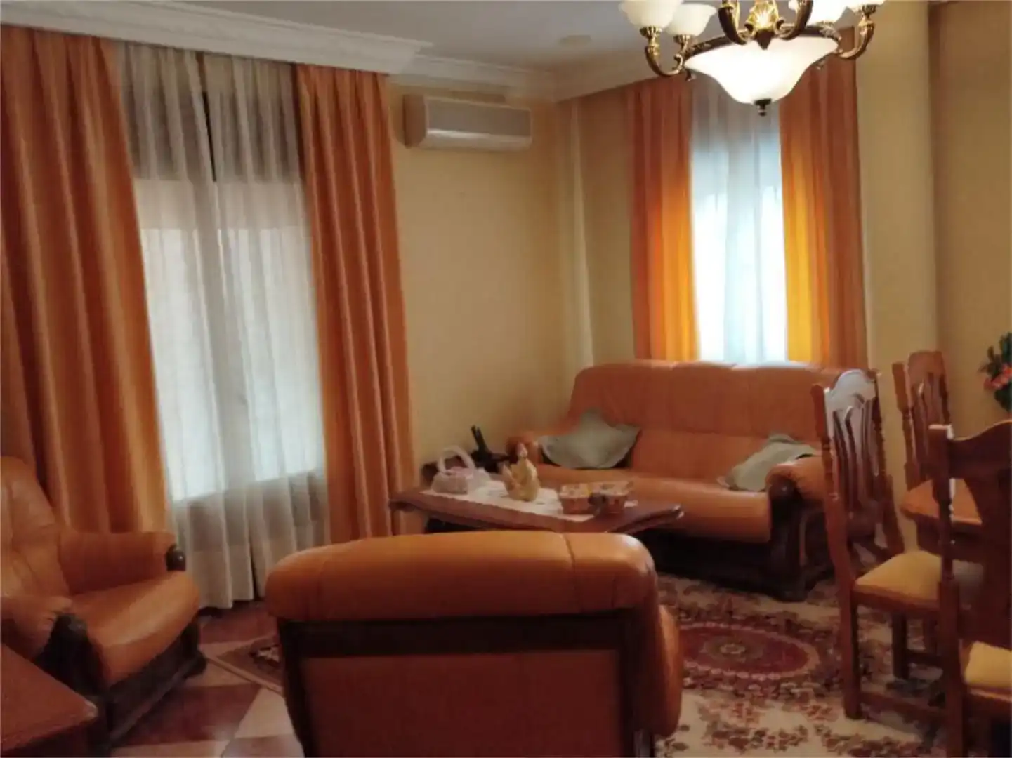 Sala d'estar de Casa adosada en venda en Coria amb Aire condicionat i Balcó