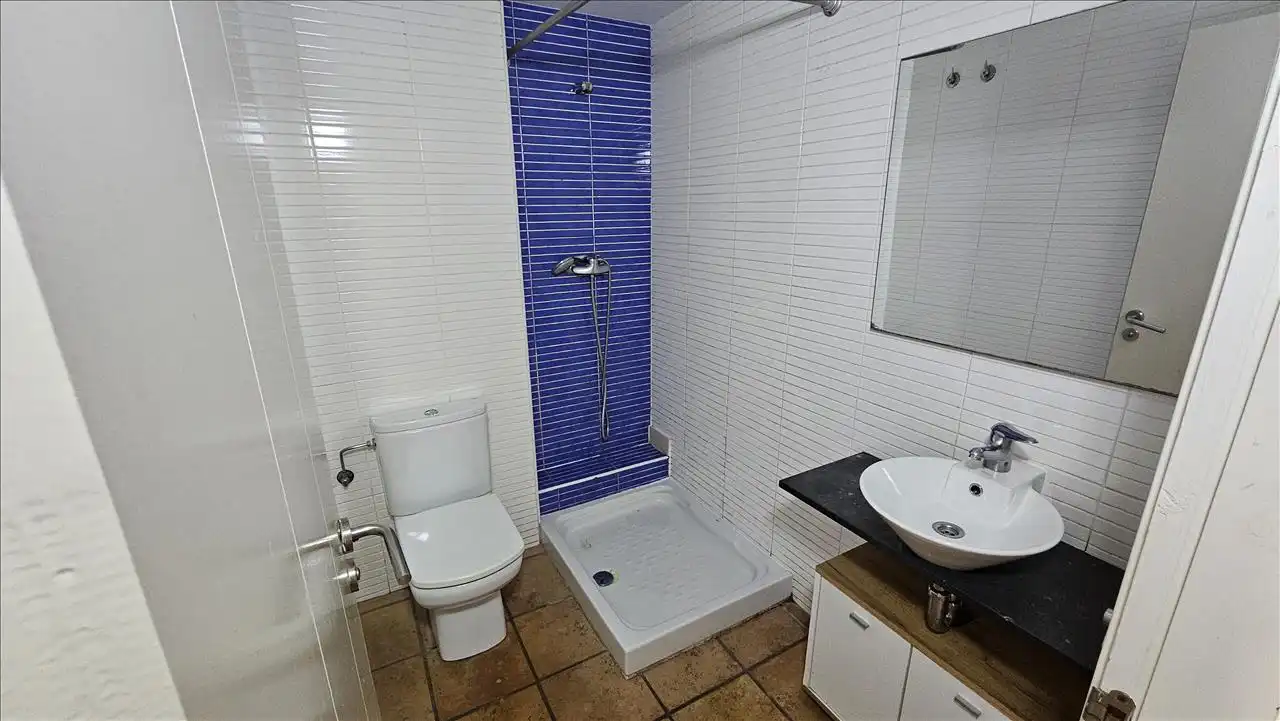 Badezimmer von Maisonette zum Verkauf in Cadaqués mit Klimaanlage, Parkett und Terrasse