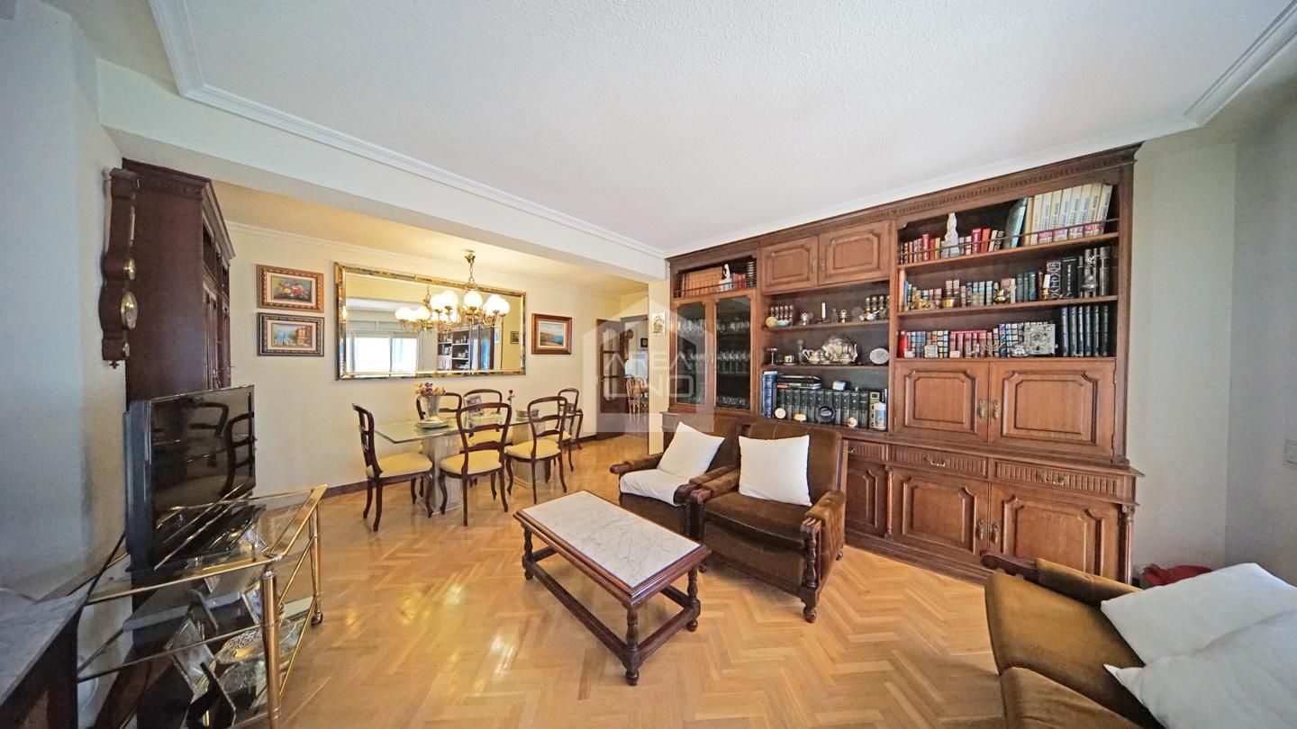 Living room of Flat for sale in Alcorcón  with Air Conditioner, Heating and Parquet flooring