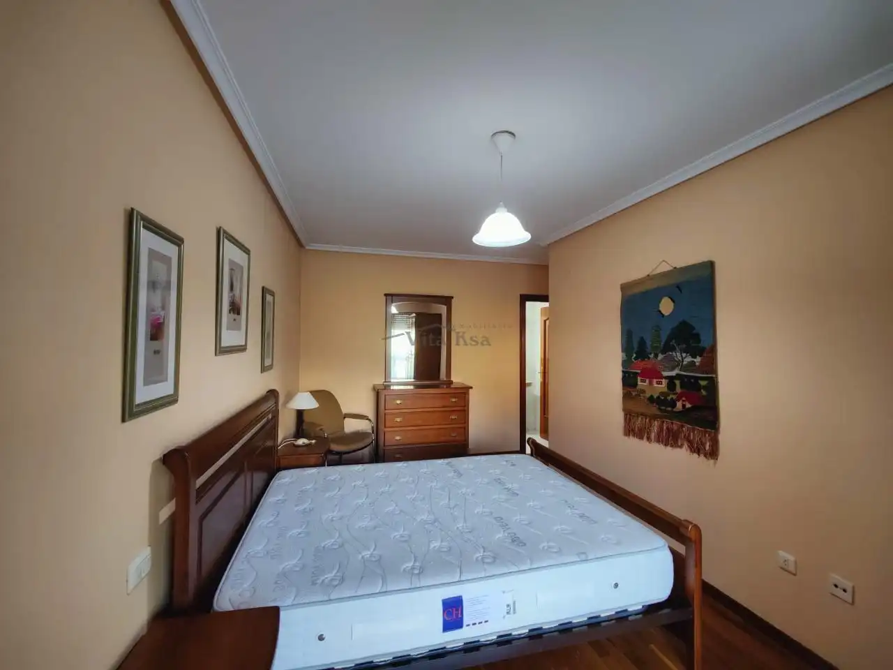 Dormitori de Pis de lloguer en Ourense Capital  amb Calefacció, Parquet i Traster