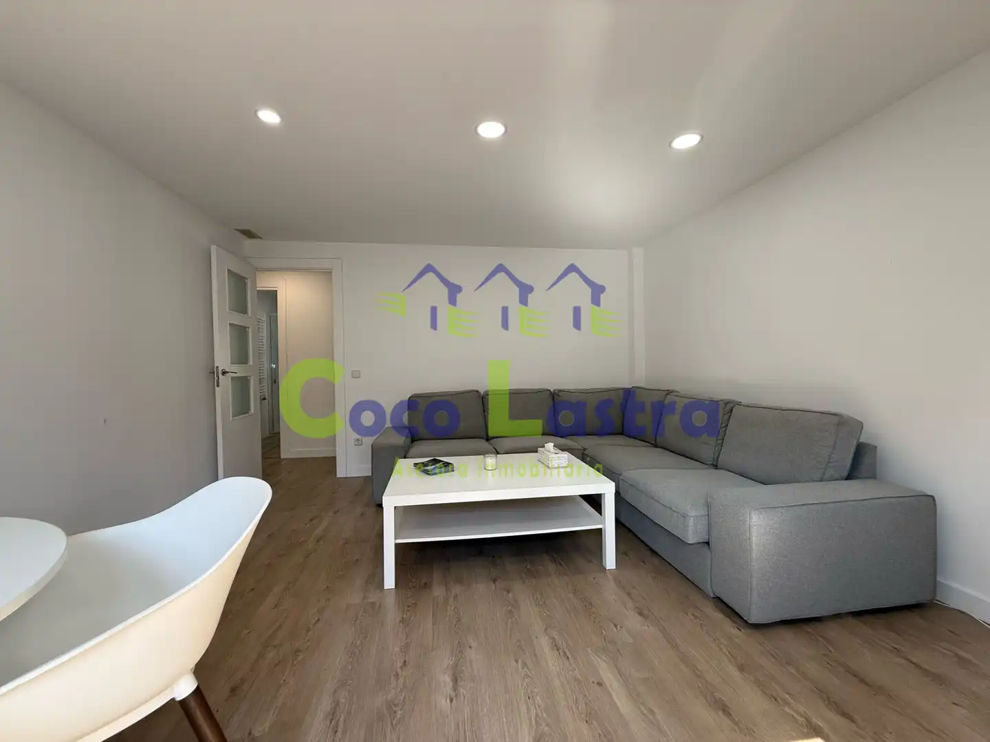 Sala d'estar de Àtic de lloguer en Salamanca amb Calefacció, Parquet i Terrassa