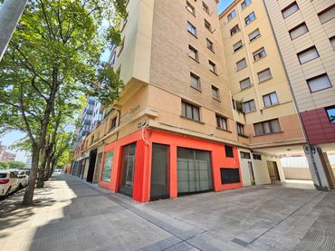 Local comercial de lloguer a Calle de Iturrama 5