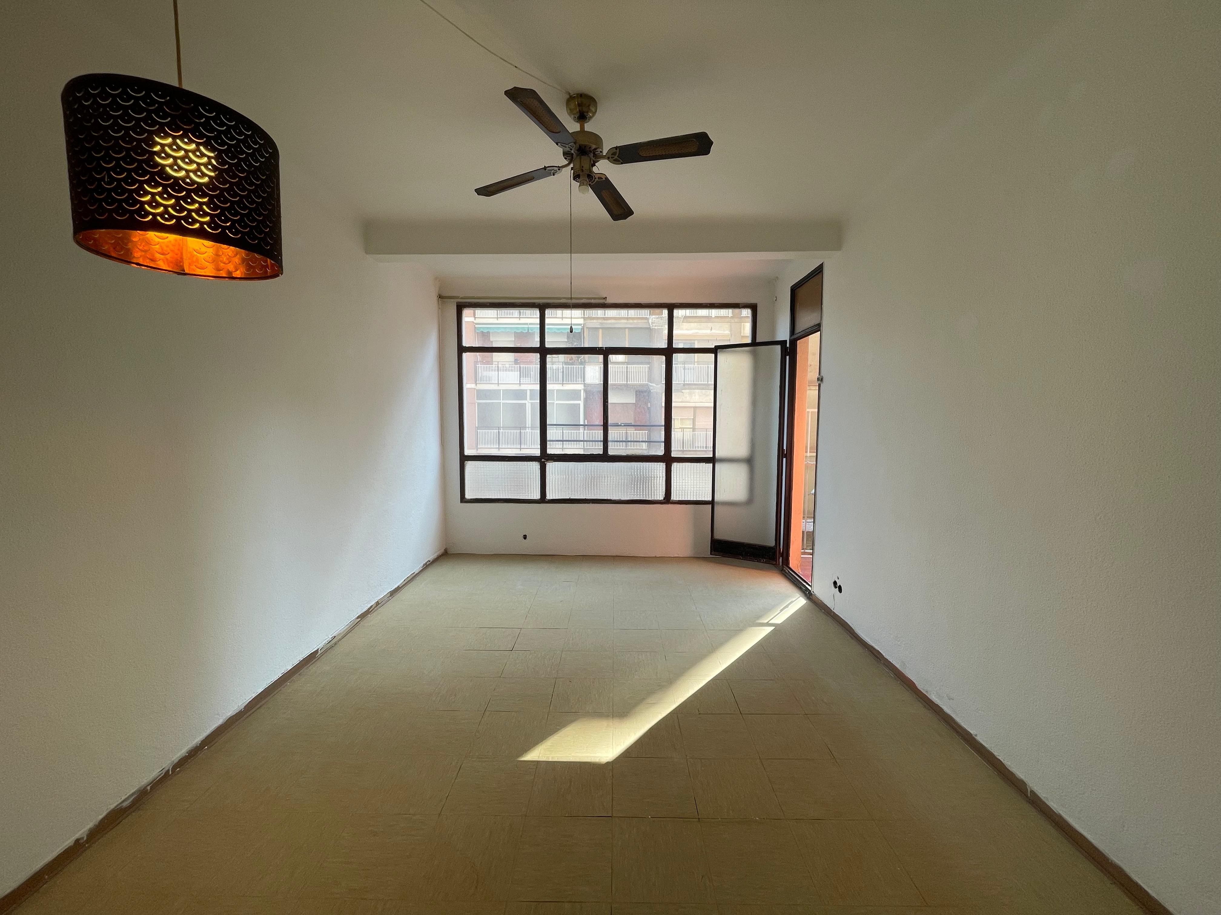 Flat for sale in L'Hospitalet de Llobregat  with Balcony