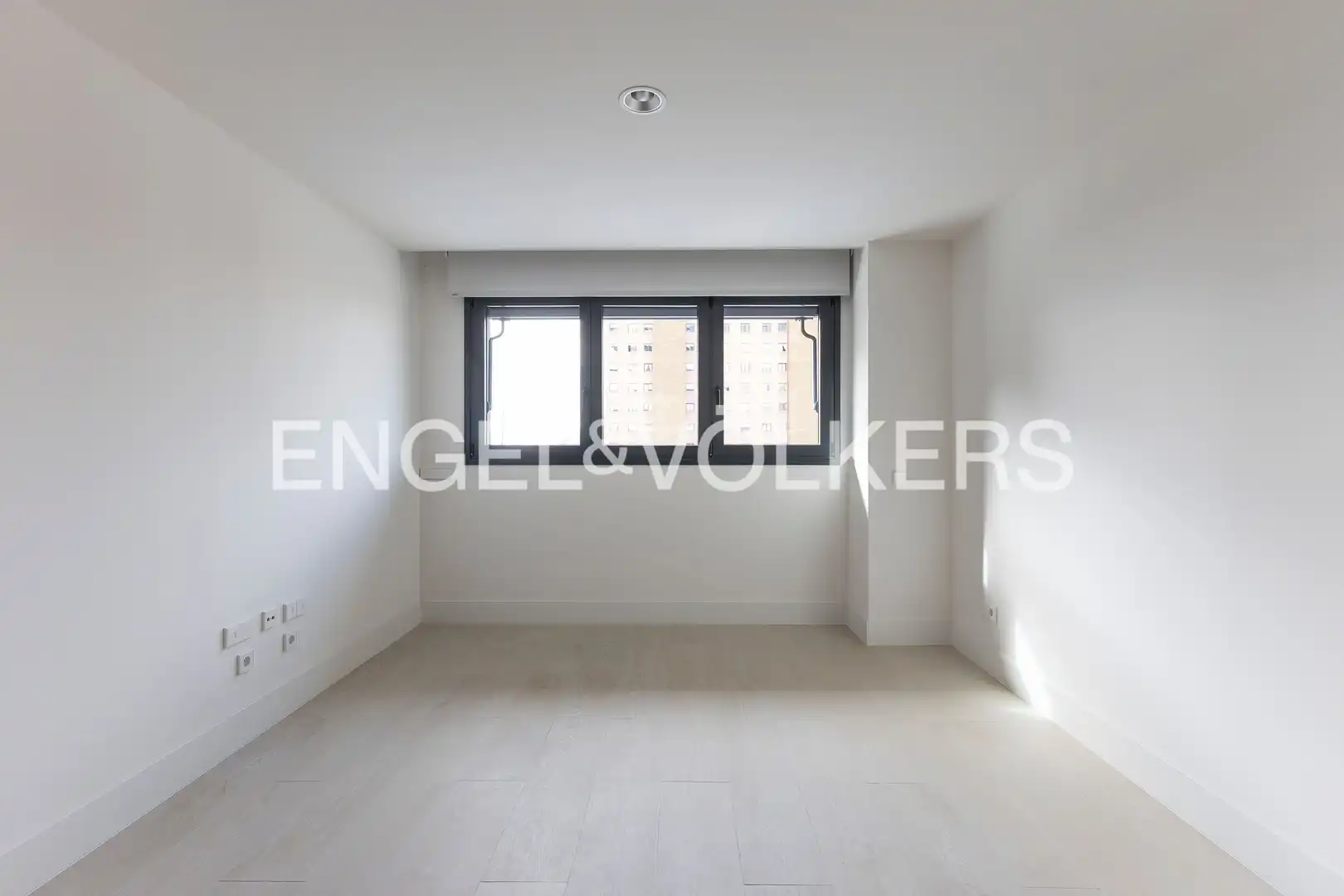 Bedroom of Flat for rent in Madrid  with Air Conditioner, Heating and Storage room