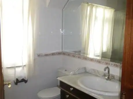 Baño de Piso de alquiler en Vigo  con Calefacción, Parquet y Amueblado