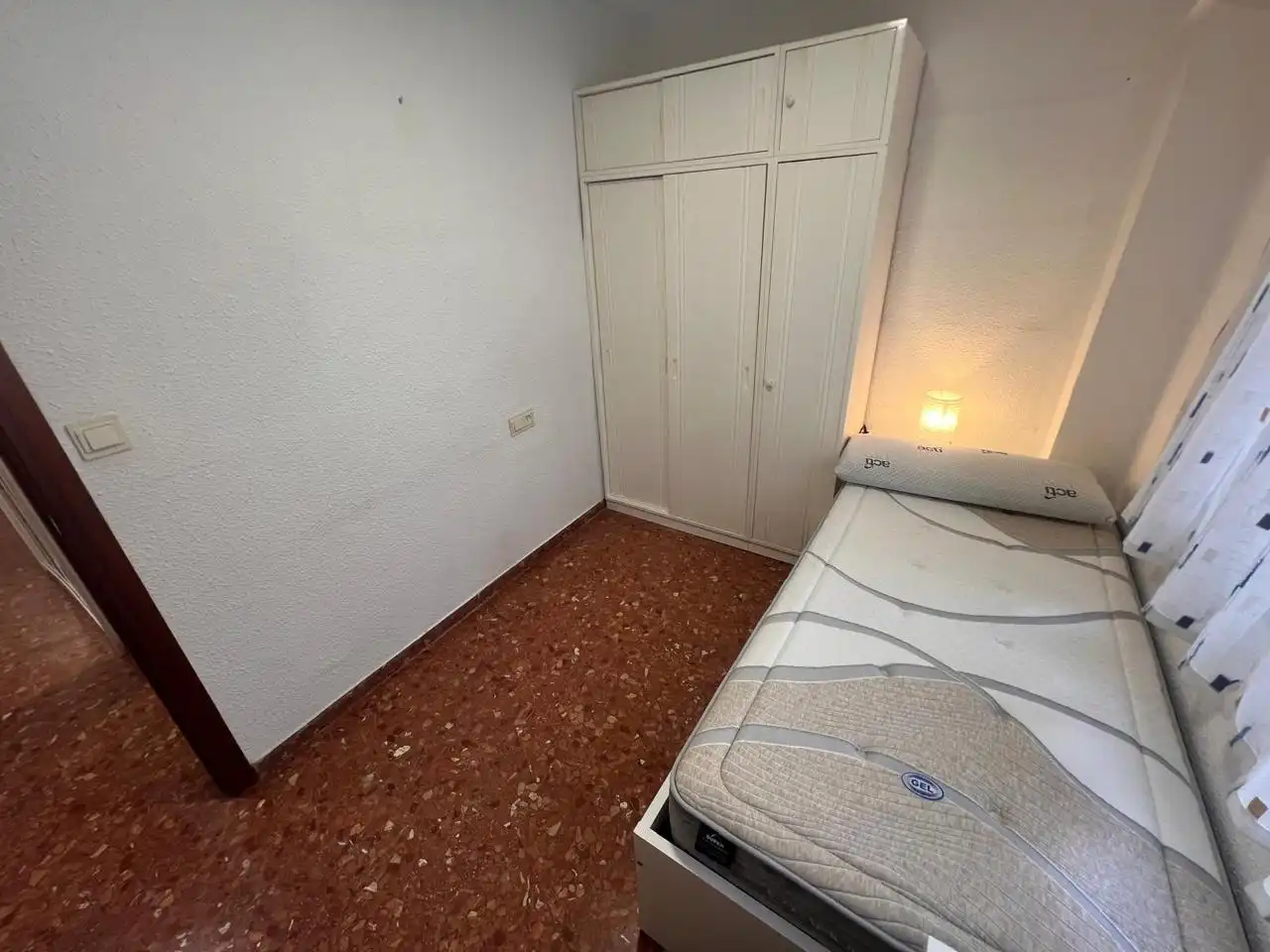 Habitació a calle de Torrevella, La Raïosa