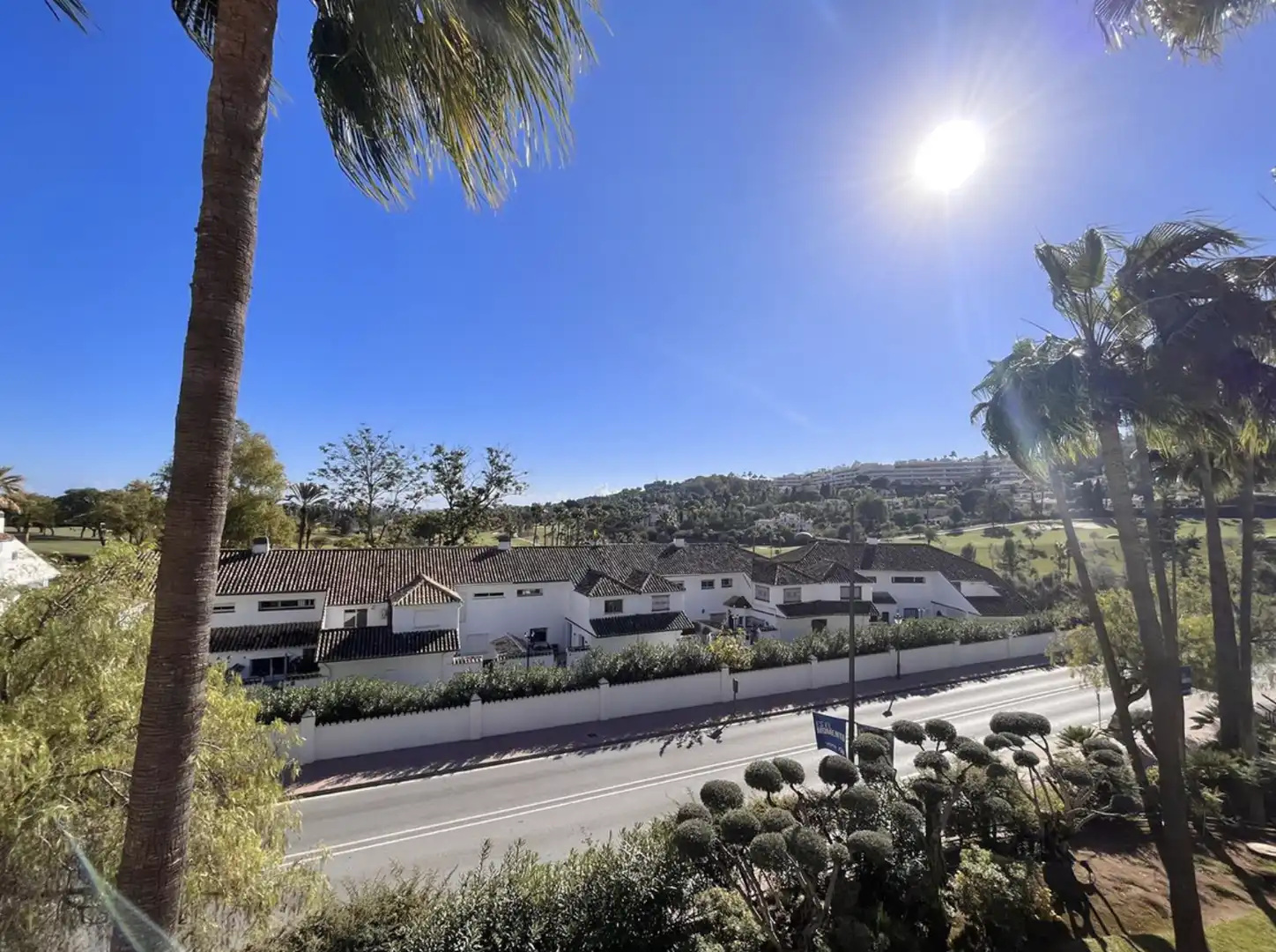 Vista exterior de Ático en venta en Marbella con Aire acondicionado, Terraza y Amueblado