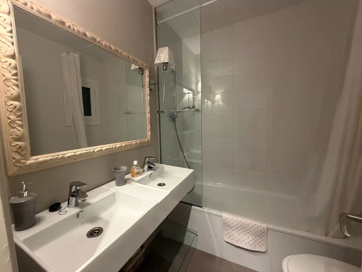 Bathroom of Flat for rent in Puigcerdà, Girona