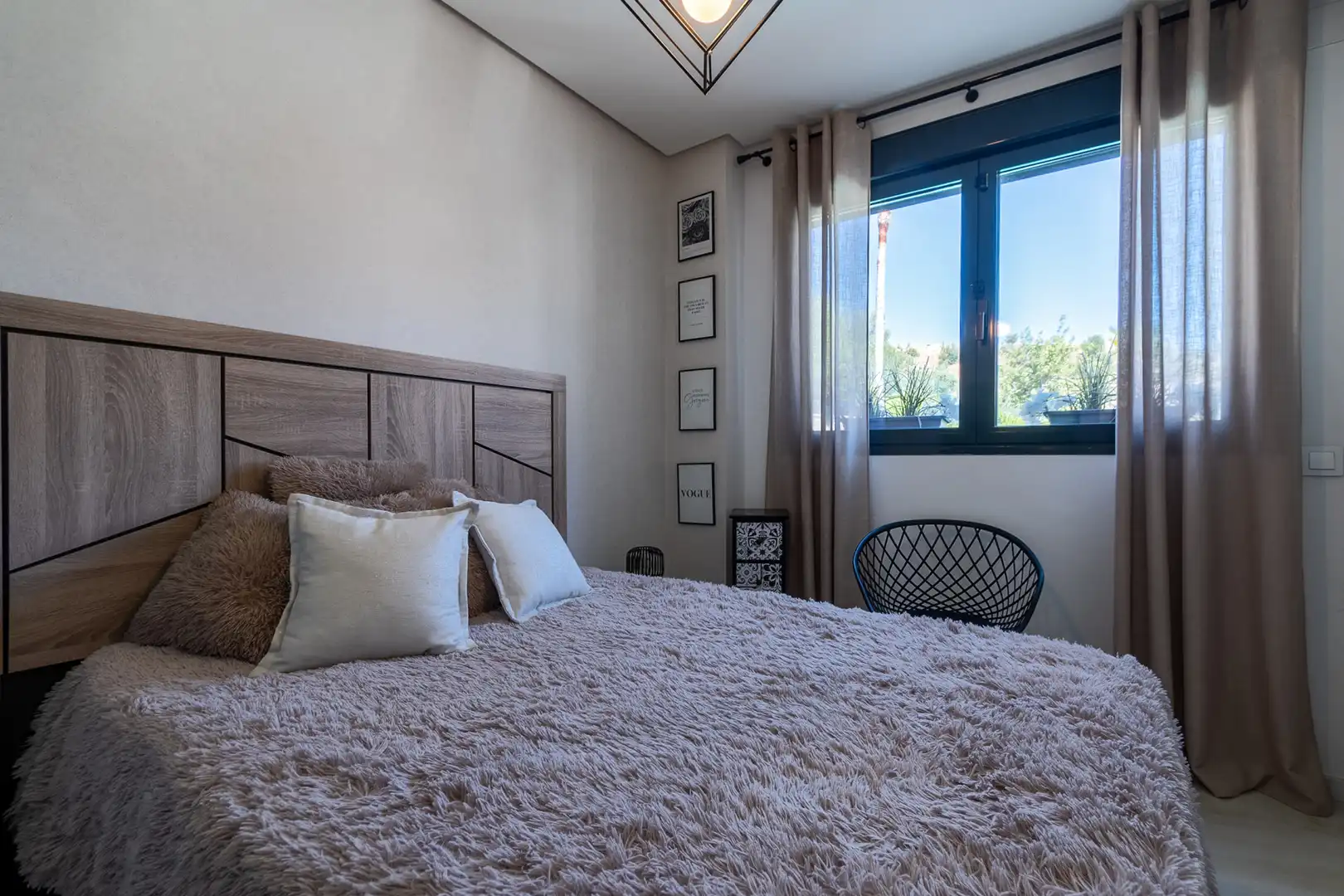 Habitación de Apartamento de alquiler en Marbella con Aire acondicionado, Terraza y Trastero