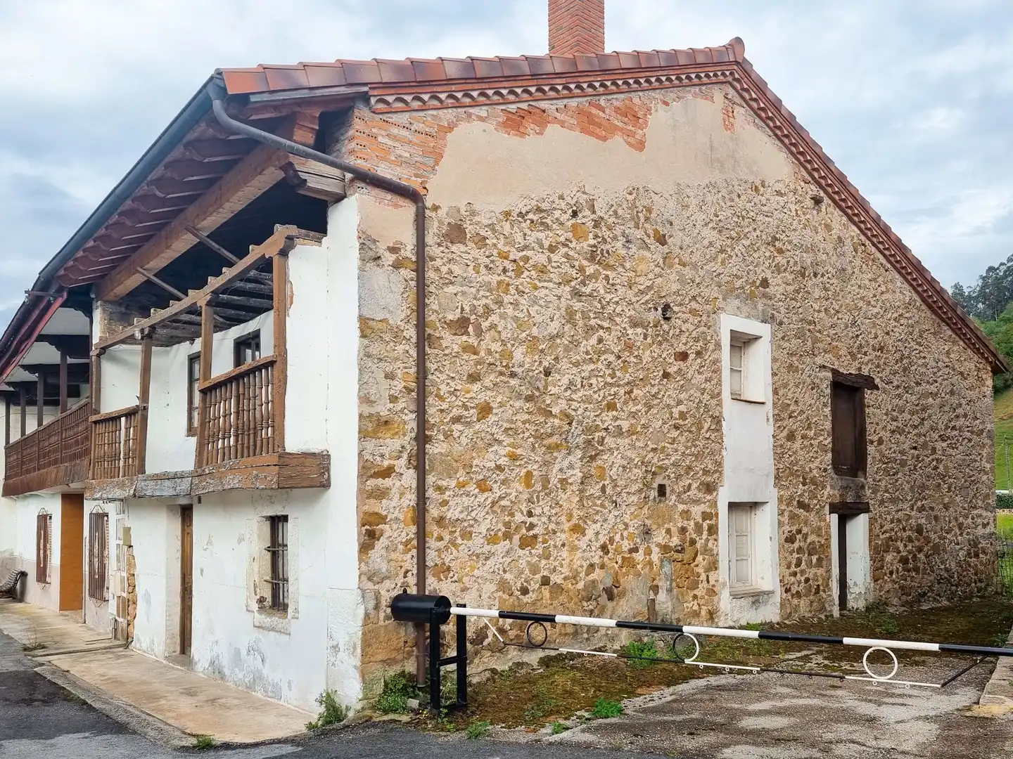 Exterior view of Houses for sale in Castañeda  with Private garden