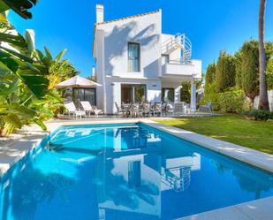 Jardí de Casa o xalet en venda en Estepona amb Aire condicionat i Piscina