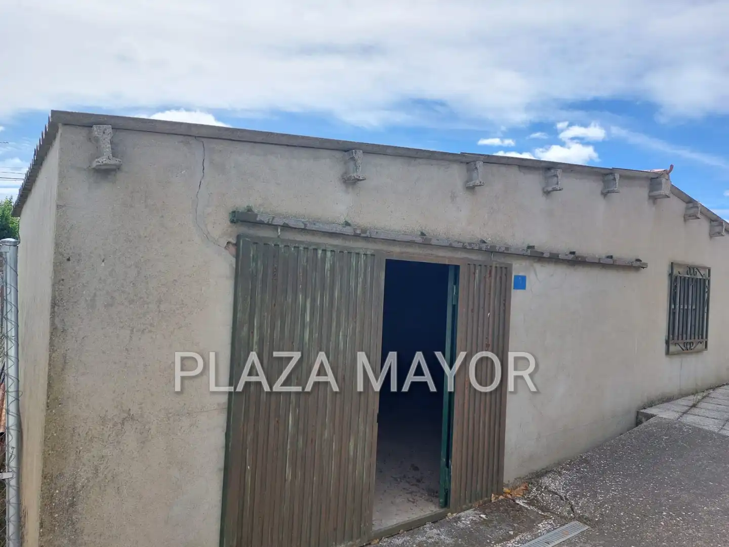 Vista exterior de Nave industrial en venta en Zarapicos