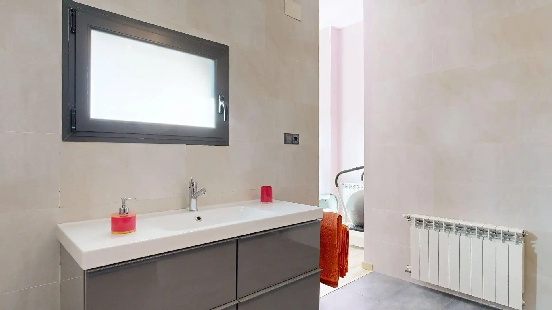 Badezimmer von Haus oder Chalet zum Verkauf in Nuez de Ebro mit Klimaanlage, Heizung und Privatgarten