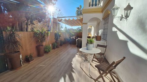 Elegante Apartamento Entresuelo con Terraza Privada y 2 Plazas de Garaje