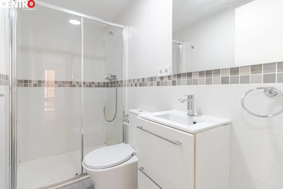 Baño de Piso en venta en Granada con Aire acondicionado y Terraza