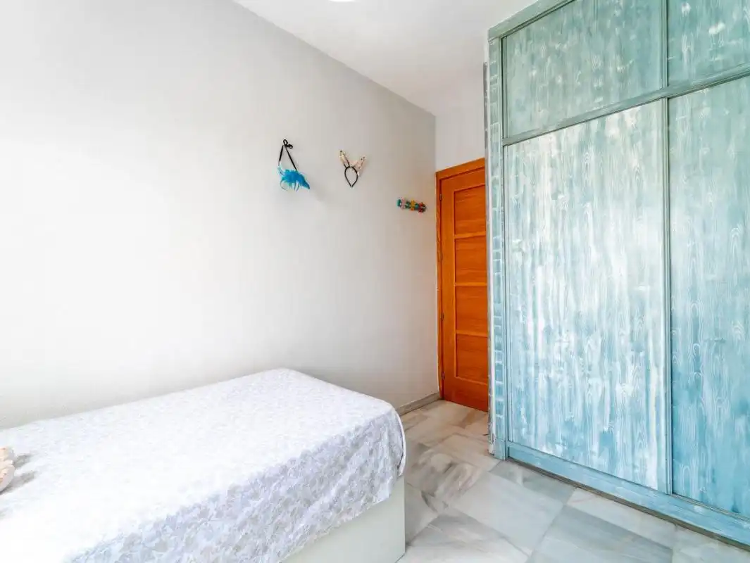 Habitación de Planta baja en venta en Rincón de la Victoria con Calefacción, Jardín privado y Terraza