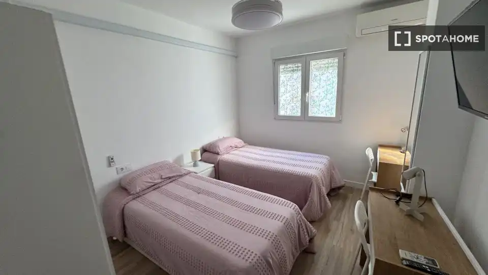 Habitación de Piso para compartir en Málaga con Aire acondicionado, Calefacción y Amueblado