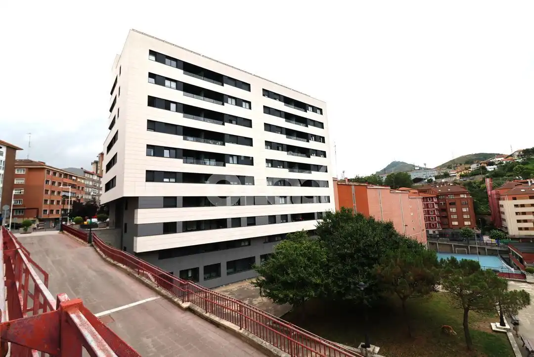 Außenansicht von Wohnung zum Verkauf in Santurtzi  mit Heizung, Terrasse und Abstellraum