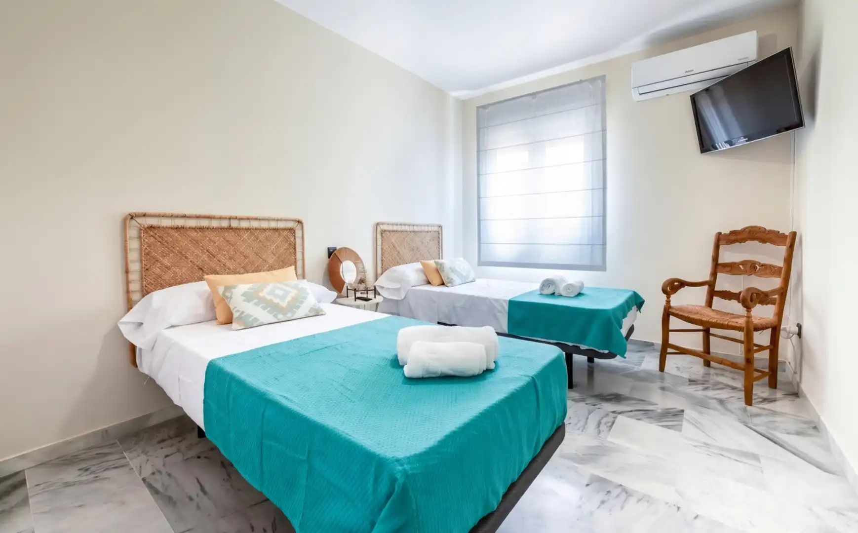 Dormitori de Casa adosada en venda en Marbella amb Aire condicionat, Jardí privat i Terrassa