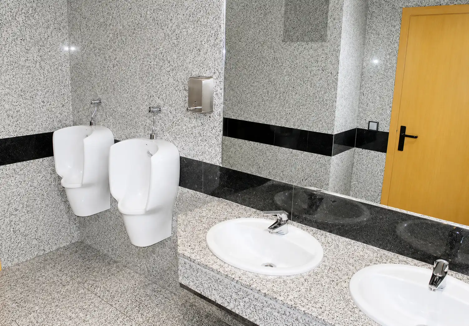 Badezimmer von Büro zur Miete in Las Rozas de Madrid mit Klimaanlage, Heizung und Terrasse