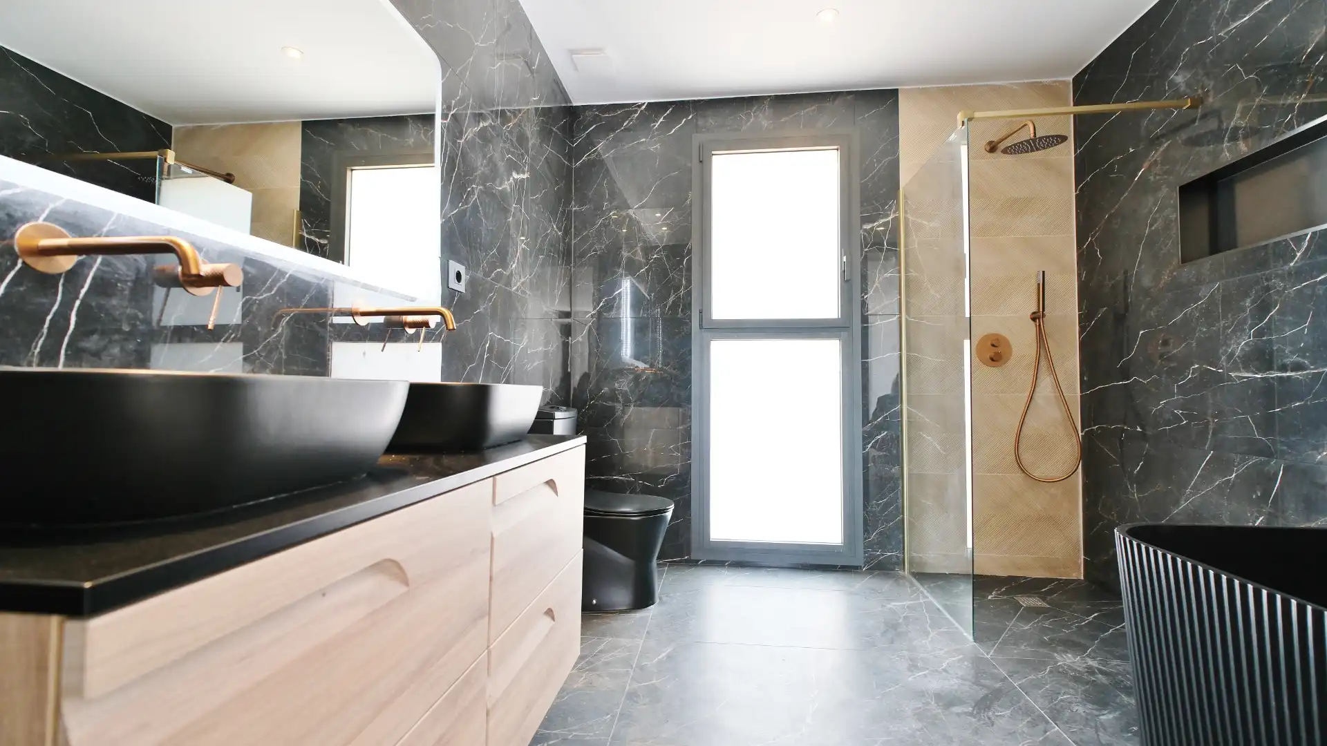 Bathroom of Houses for sale in Valencia  with Air Conditioner, Heating and Private garden
