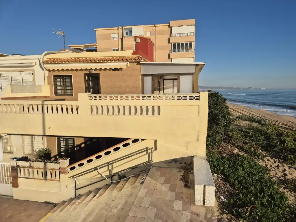 Vista exterior de Dúplex en venta en Tavernes de la Valldigna con Terraza