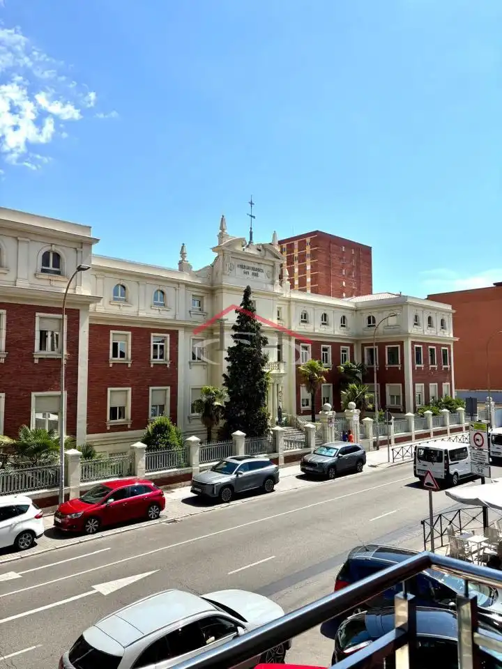 Exterior view of Flat for rent in León Capital   with Heating, Parquet flooring and Terrace