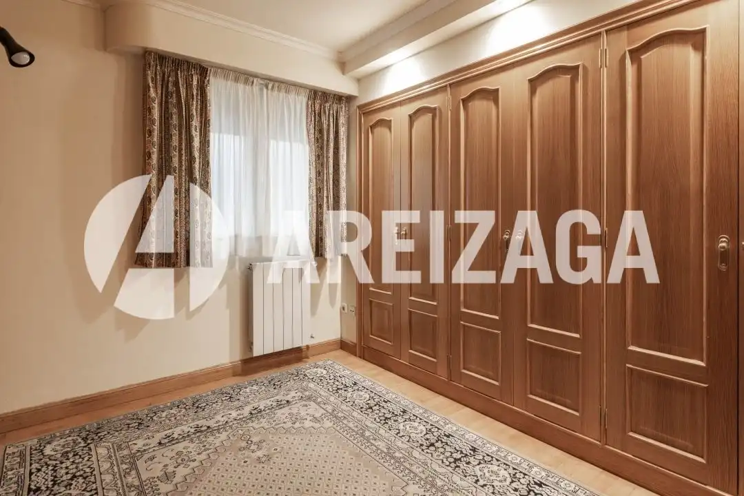 Bedroom of Flat for sale in Donostia - San Sebastián   with Heating, Terrace and Storage room