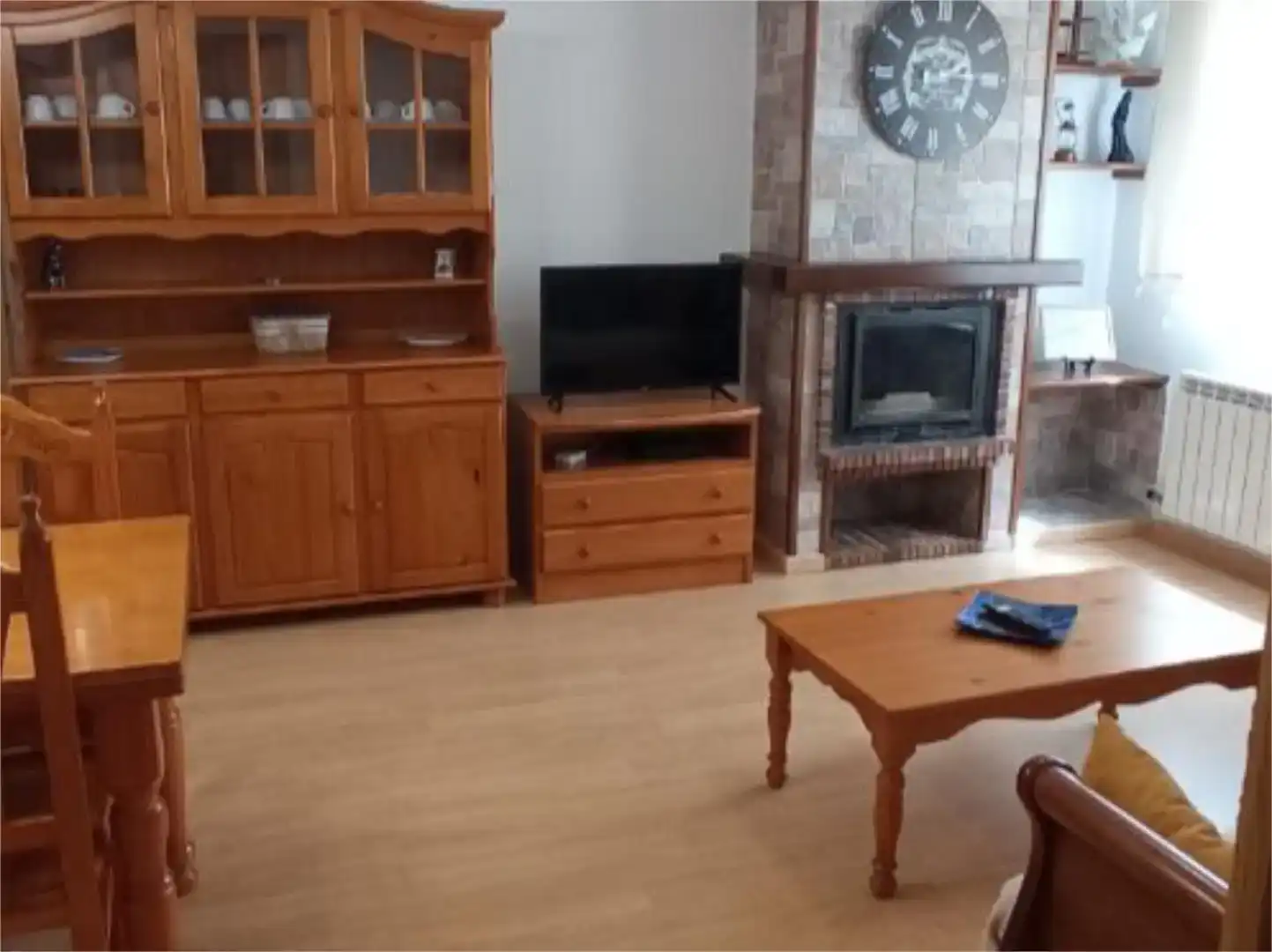 Sala d'estar de Pis de lloguer en Bronchales amb Parquet, Traster i Moblat