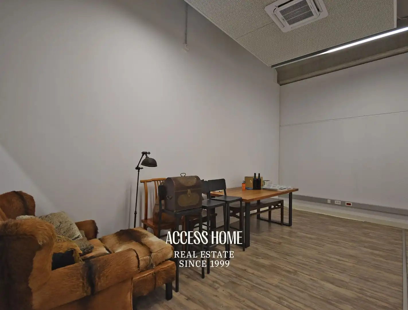 Office for sale in Badalona  with Air Conditioner and Heating