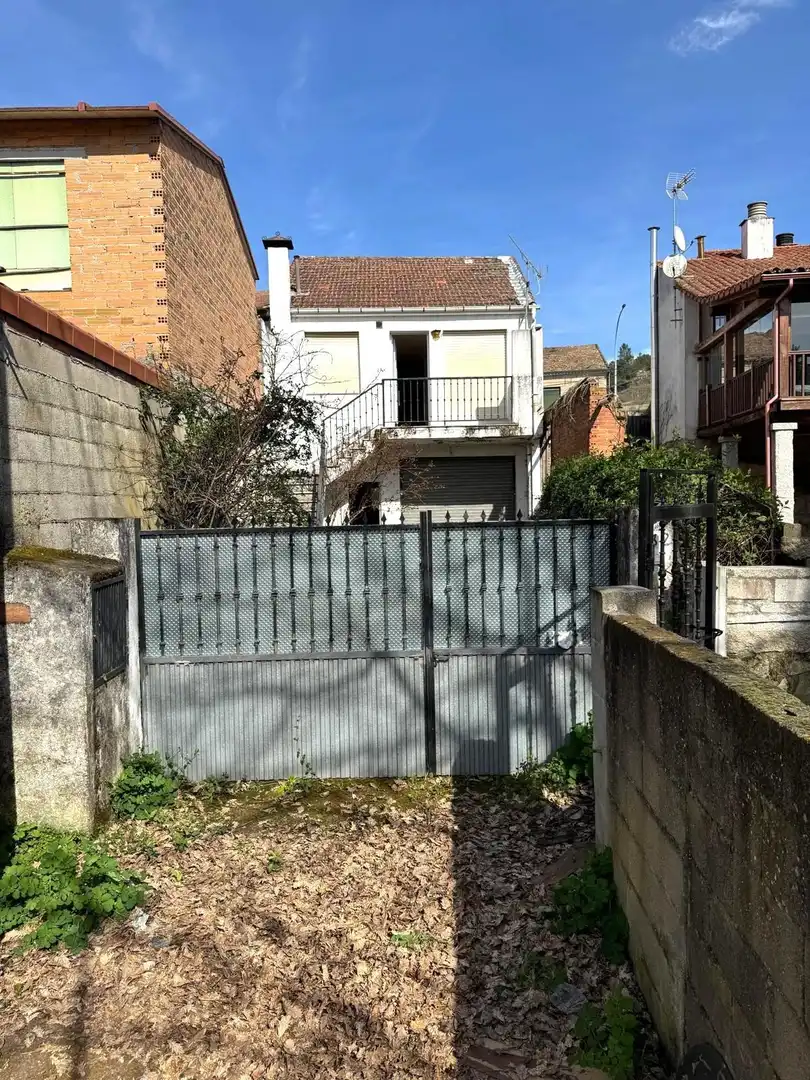 Vista exterior de Casa adosada en venda en Verín