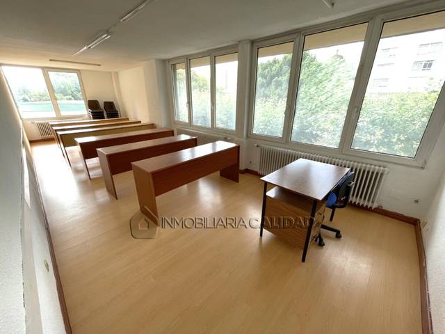 Oficina en Alquiler en Reyes Católicos