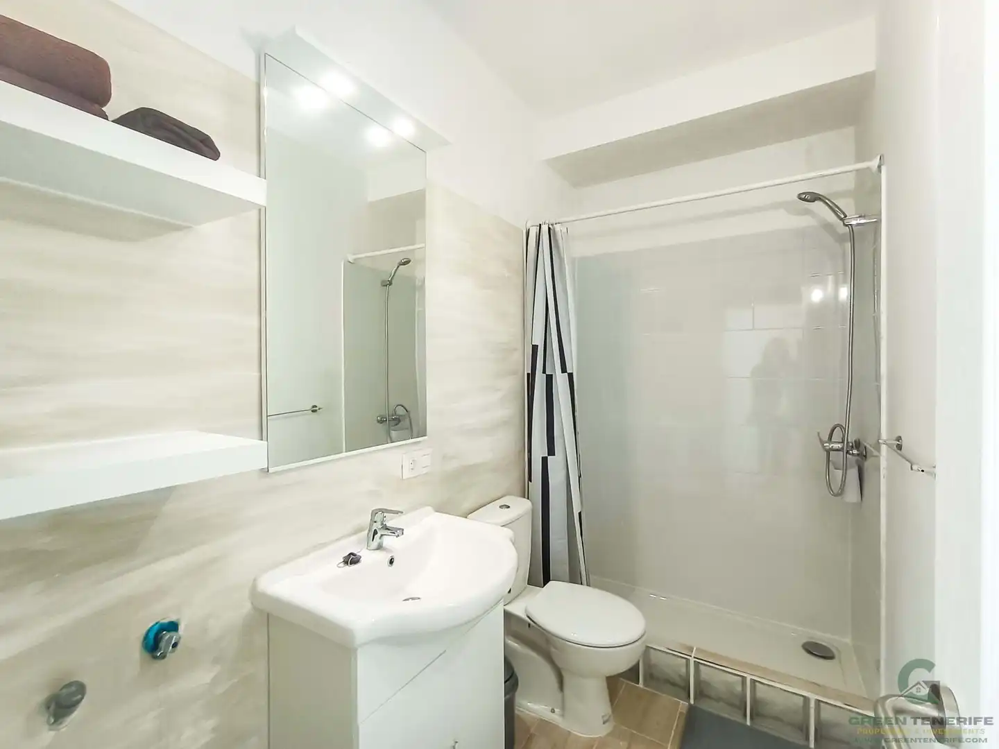 Baño de Piso de alquiler en Guía de Isora con Terraza y Amueblado