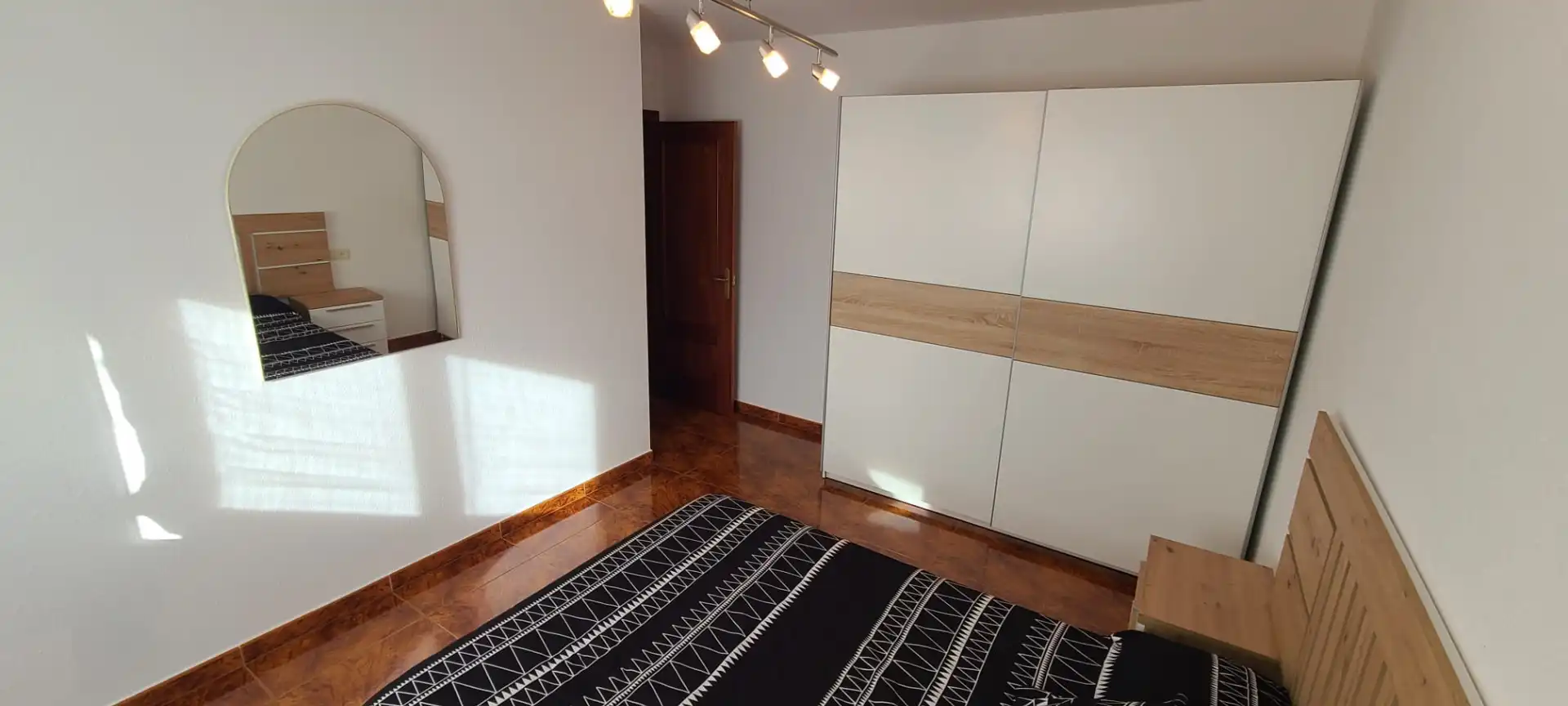 Habitación de Piso de alquiler en Gijón  con Calefacción y Amueblado