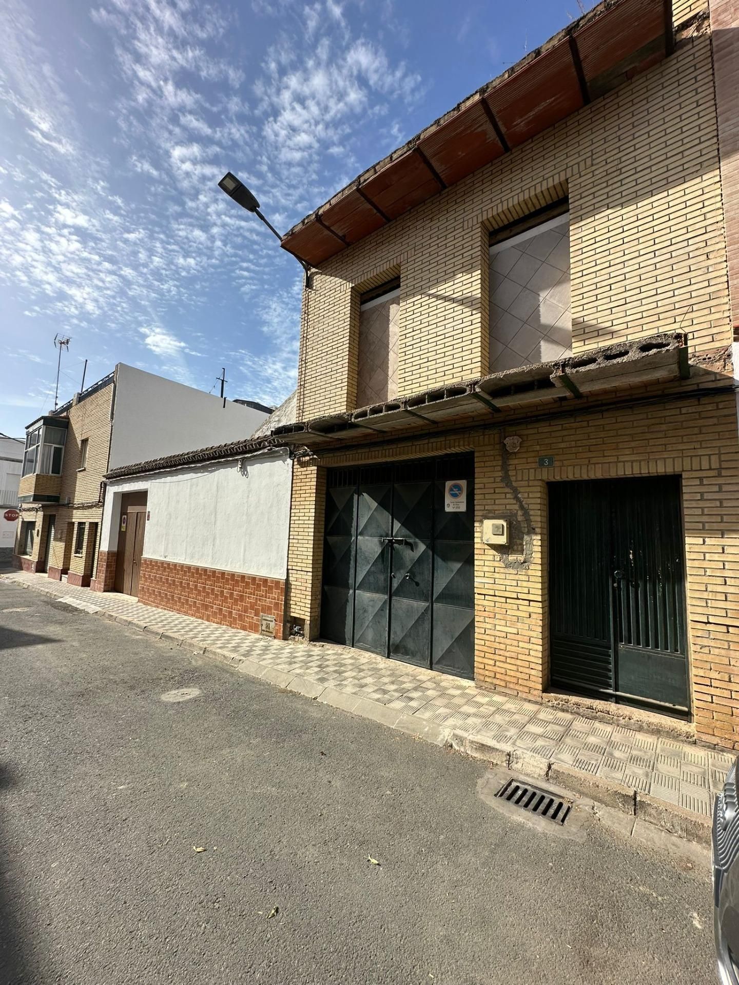 Exterior view of House or chalet for sale in Utrera
