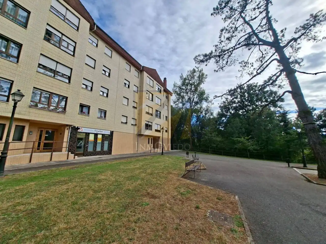 Außenansicht von Geschaftsraum zum Verkauf in Oviedo  mit Klimaanlage