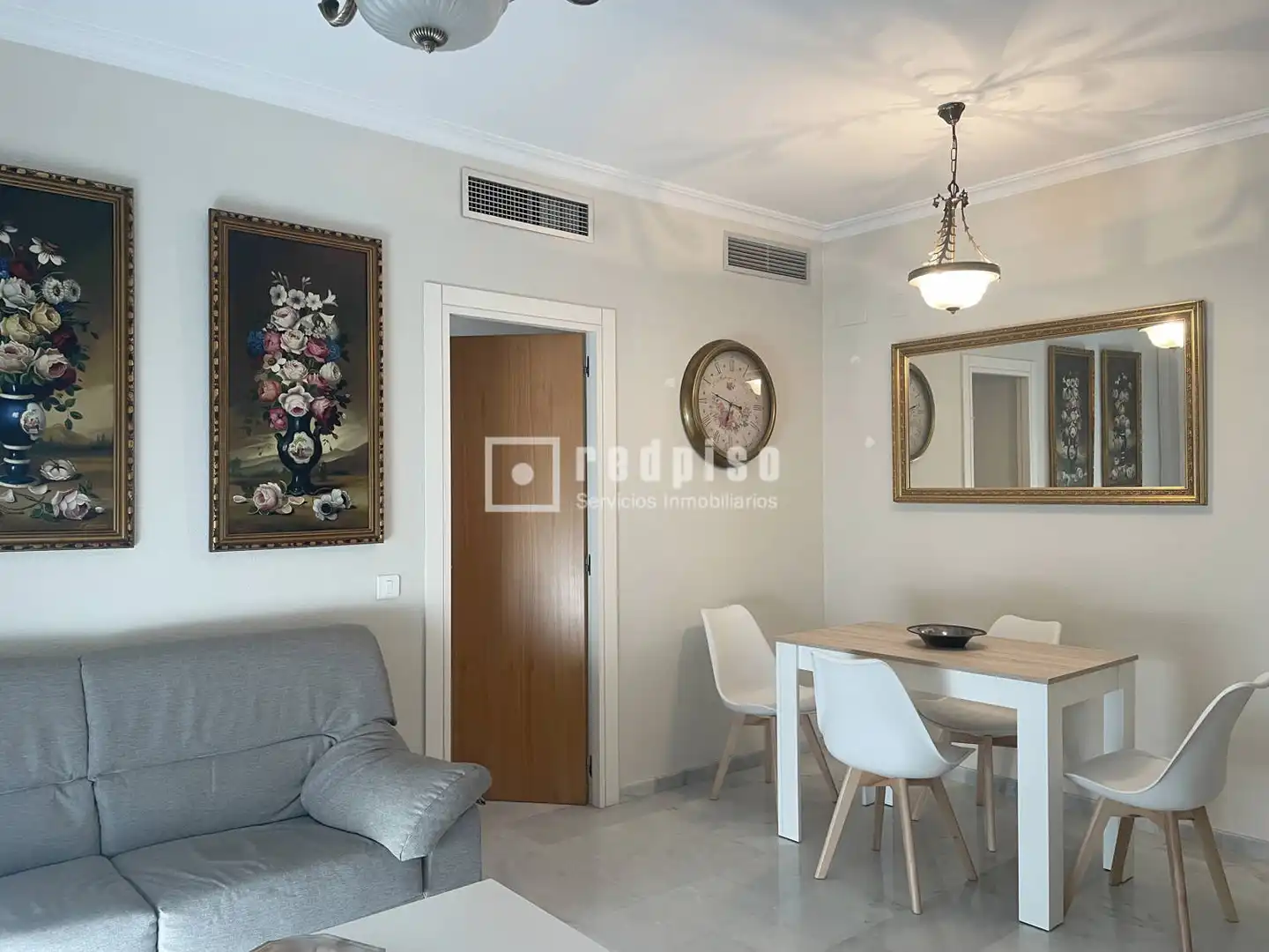 Living room of Flat for rent in Sevilla  with Air Conditioner, Terrace and Furnished