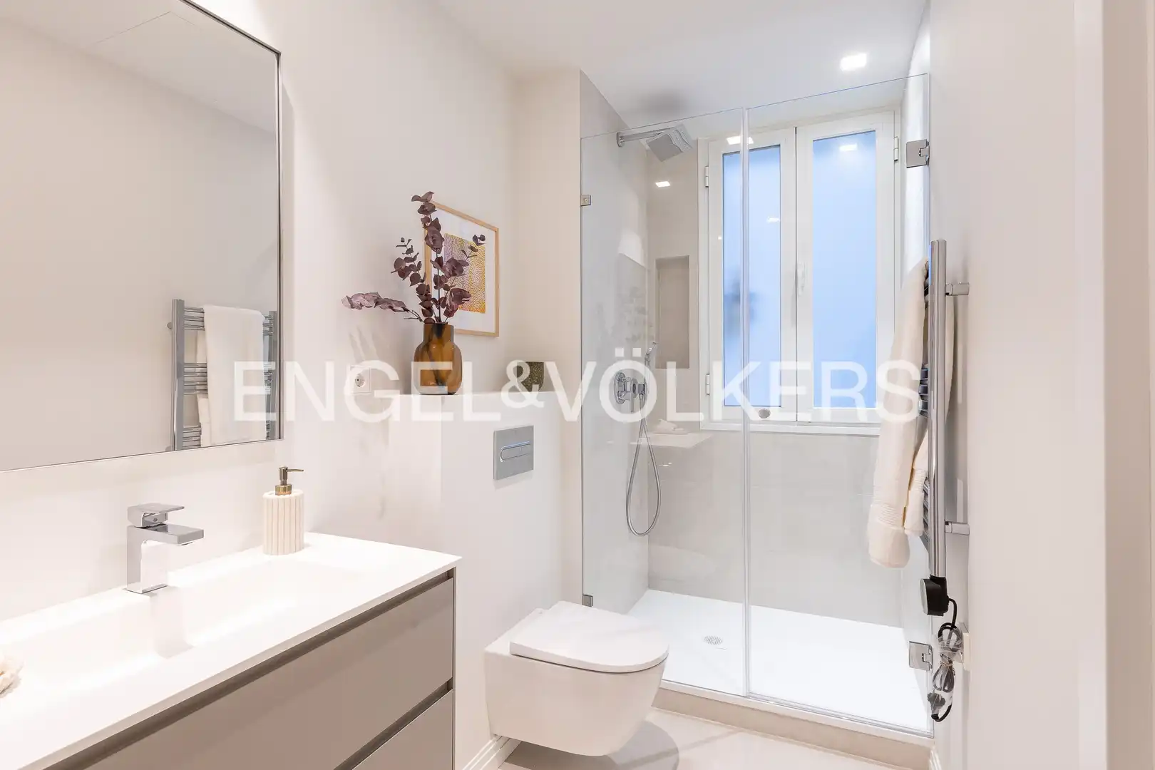 Badezimmer von Wohnung zum Verkauf in Madrid mit Klimaanlage und Heizung