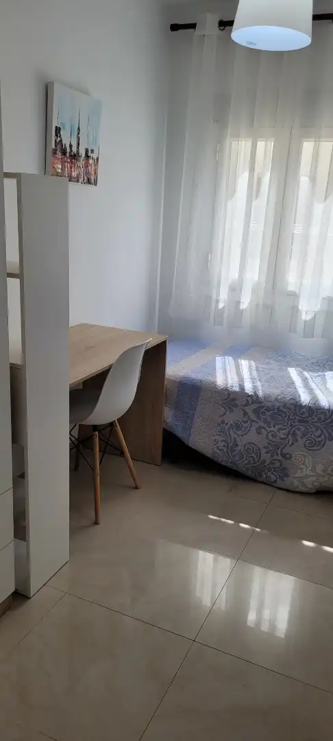 Habitación de Piso de alquiler en Cuenca con Calefacción, Parquet y Amueblado