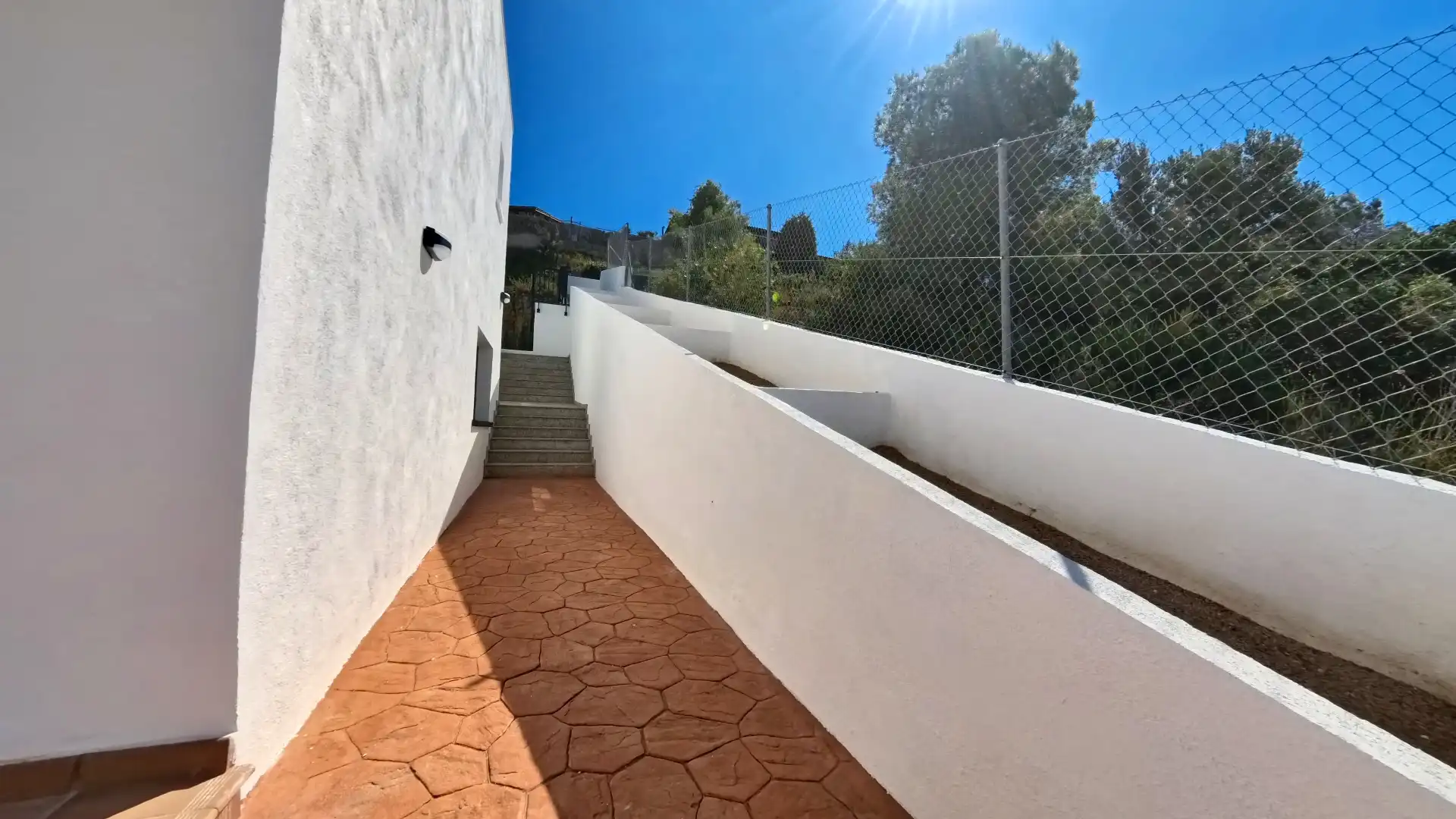 Vista exterior de Casa o xalet en venda en Calafell amb Aire condicionat, Calefacció i Jardí privat