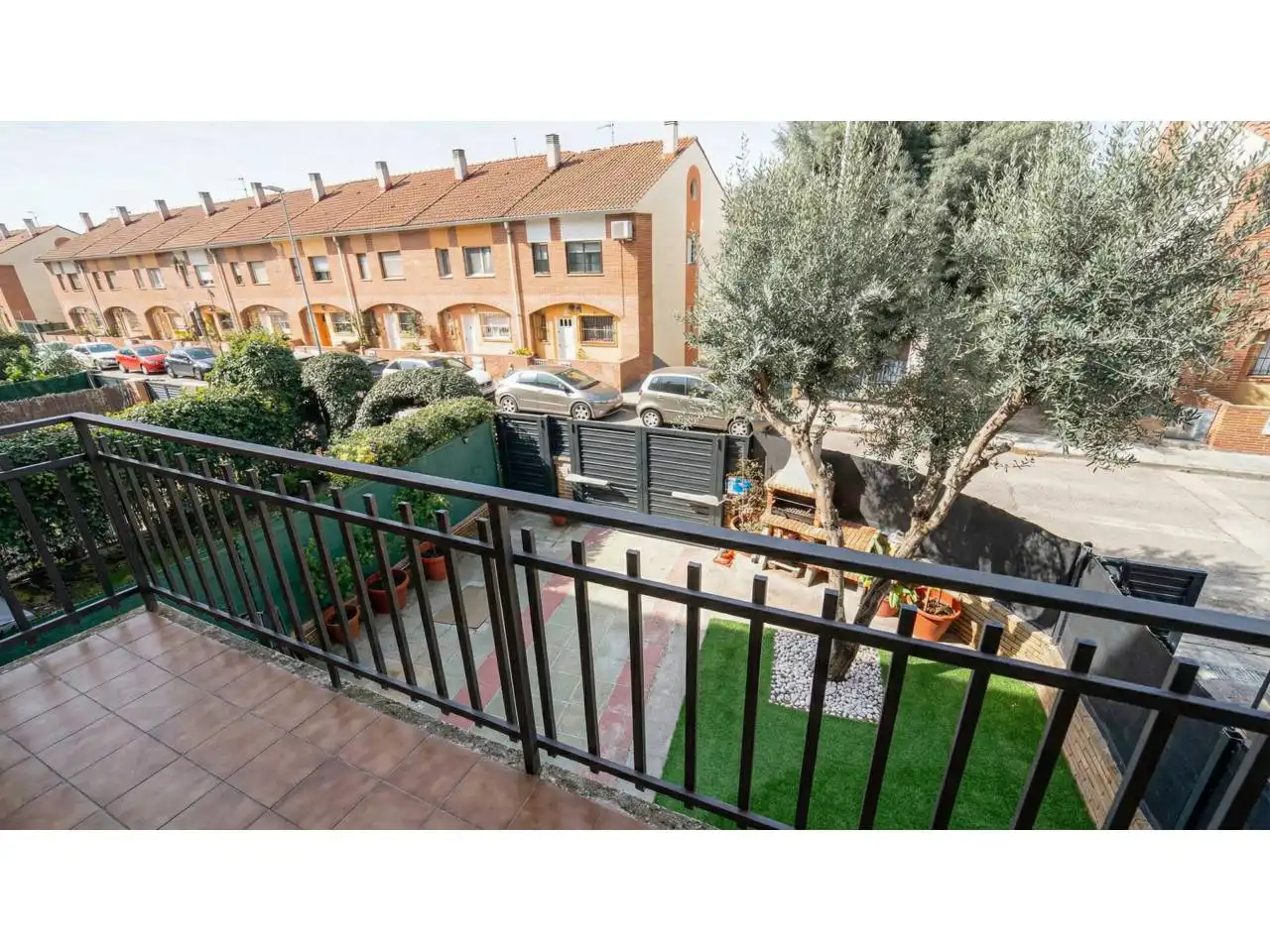 Vista exterior de Casa adosada en venta en Ripollet con Aire acondicionado, Calefacción y Jardín privado