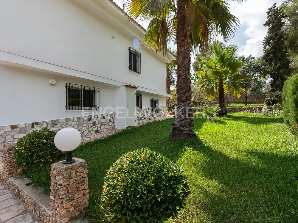Vista exterior de Casa o xalet en venda en Alberic amb Aire condicionat, Calefacció i Jardí privat