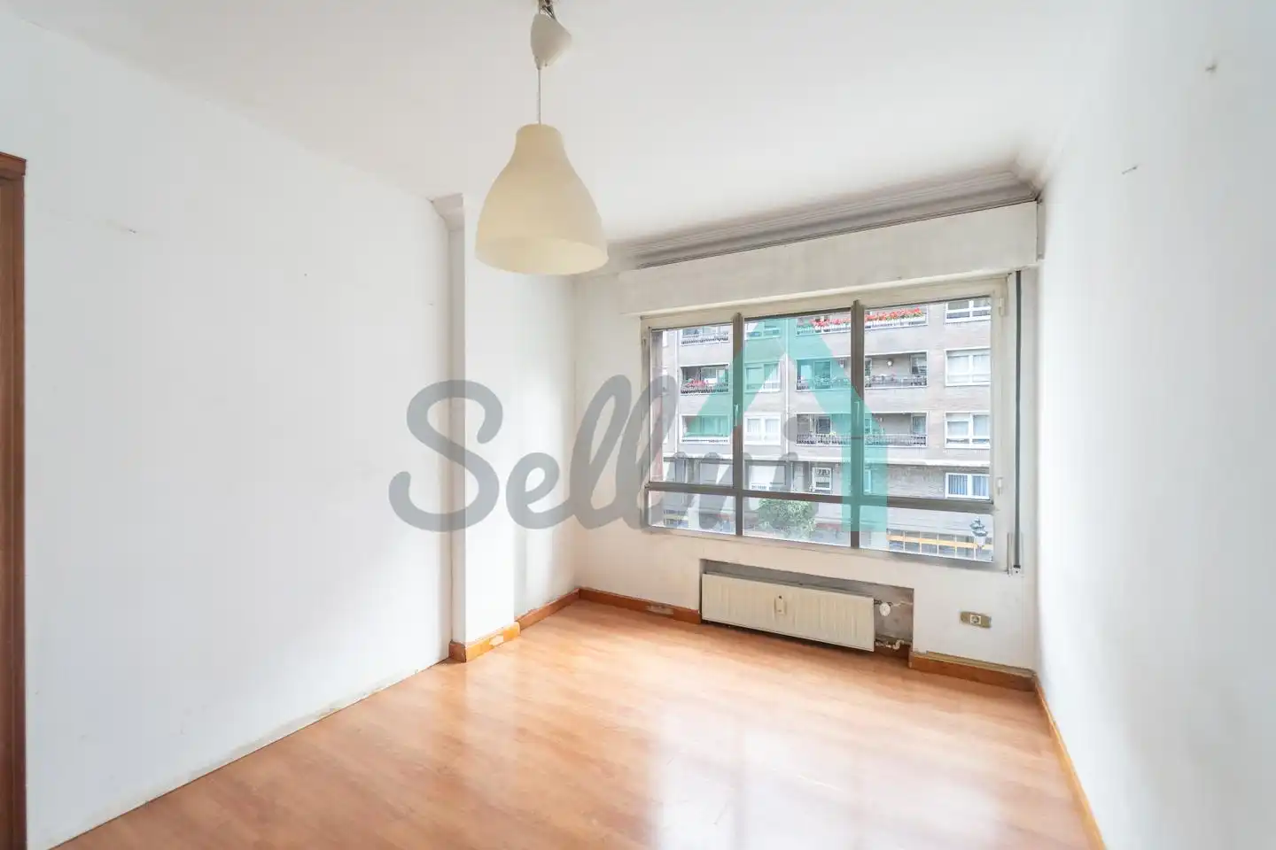 Habitación de Piso en venta en Oviedo  con Calefacción, Terraza y Trastero