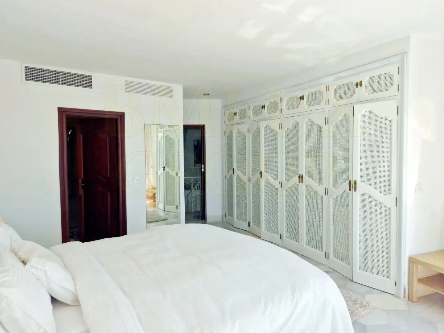 Dormitori de Casa o xalet de lloguer en Marbella amb Aire condicionat, Jardí privat i Terrassa