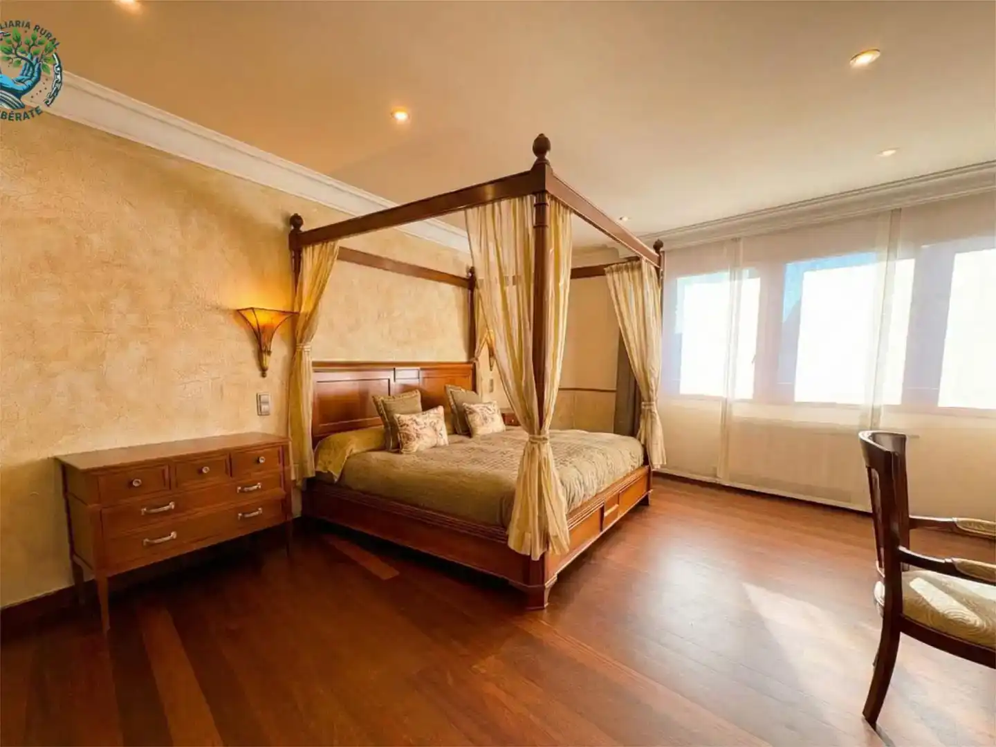 Dormitori de Casa o xalet en venda en Covaleda amb Jardí privat, Parquet i Moblat