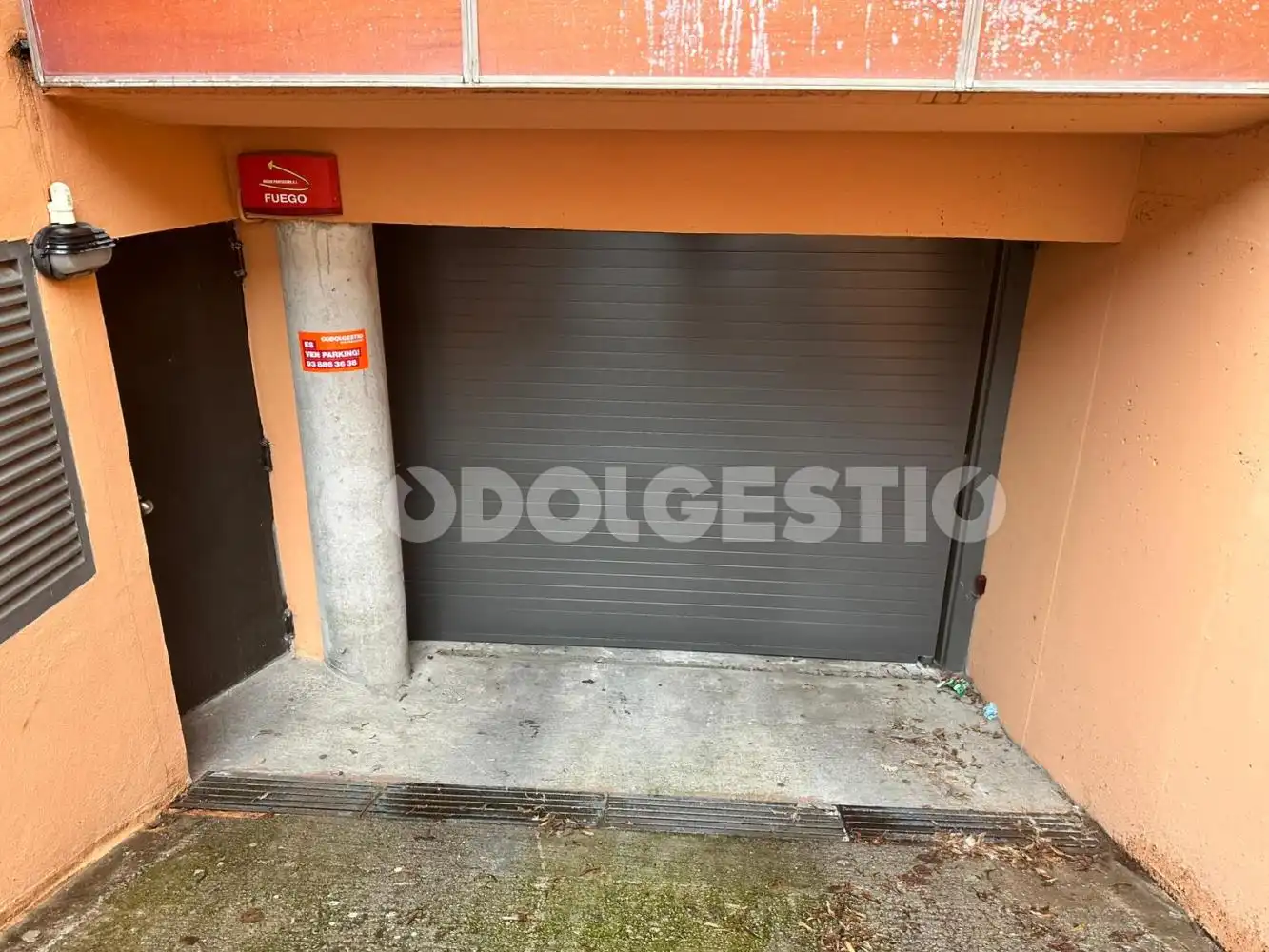 Parkplatz von Garage zum Verkauf in Vic