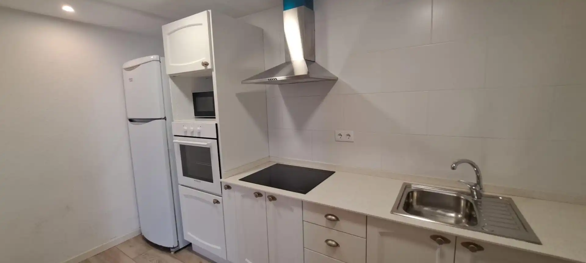 Cuina de Loft de lloguer en Santa Pola amb Aire condicionat, Jardí privat i Terrassa