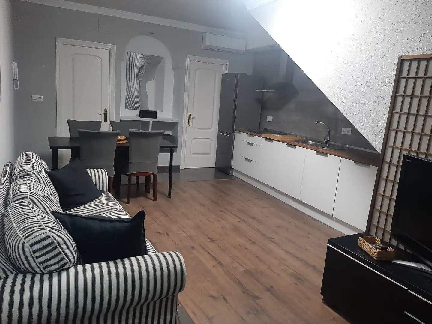 Living room of Flat for rent in Villaverde del Río  with Air Conditioner, Parquet flooring and Furnished