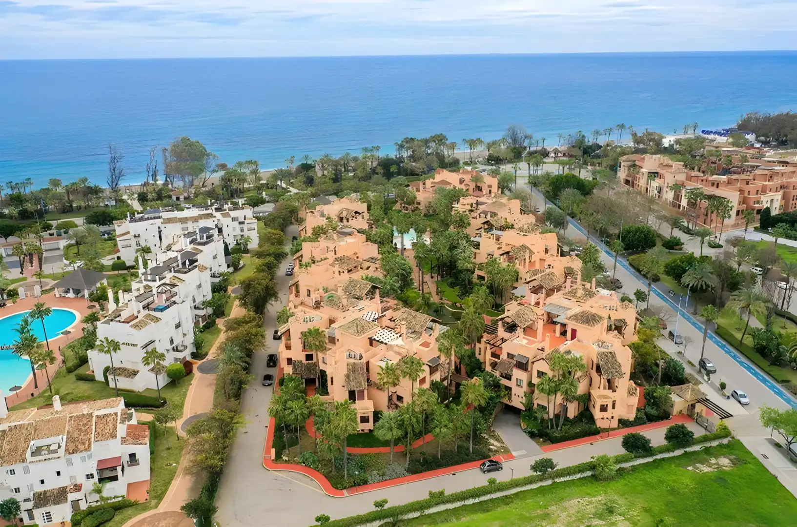 Außenansicht von Erdgeschoss zum Verkauf in Marbella mit Klimaanlage, Terrasse und Schwimmbad