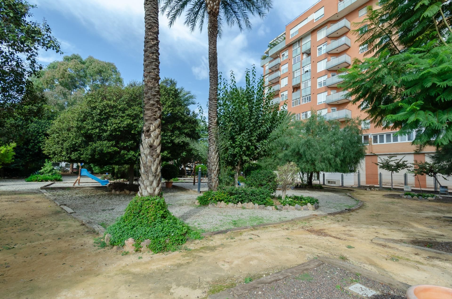 Vista exterior de Pis en venda en Cartagena amb Jardí privat i Balcó